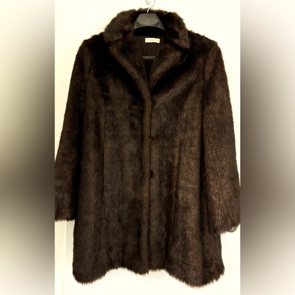 Valerie Stevens Jackets & Blazers - Valerie Stephens Faux Fur coat